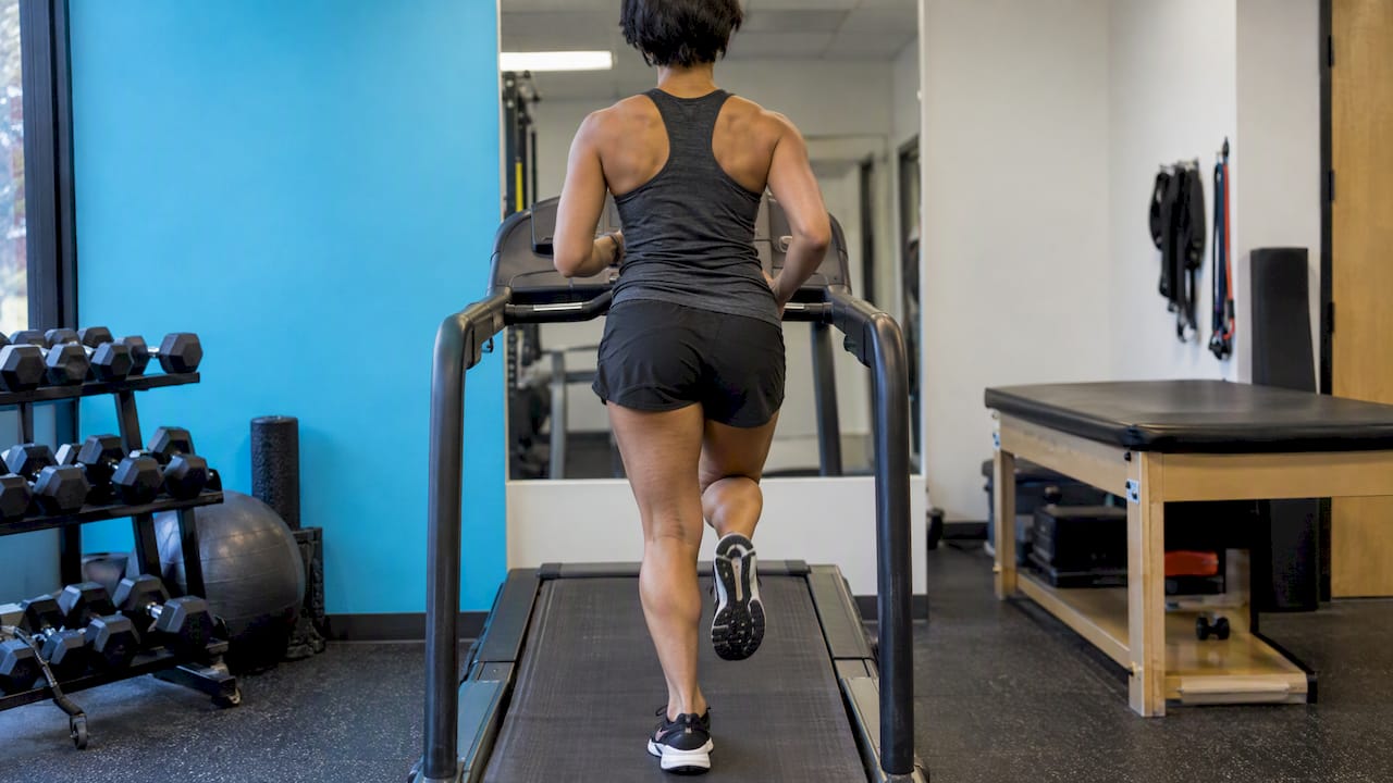 Hip Drop When Running: Causes, Tests and What Helps